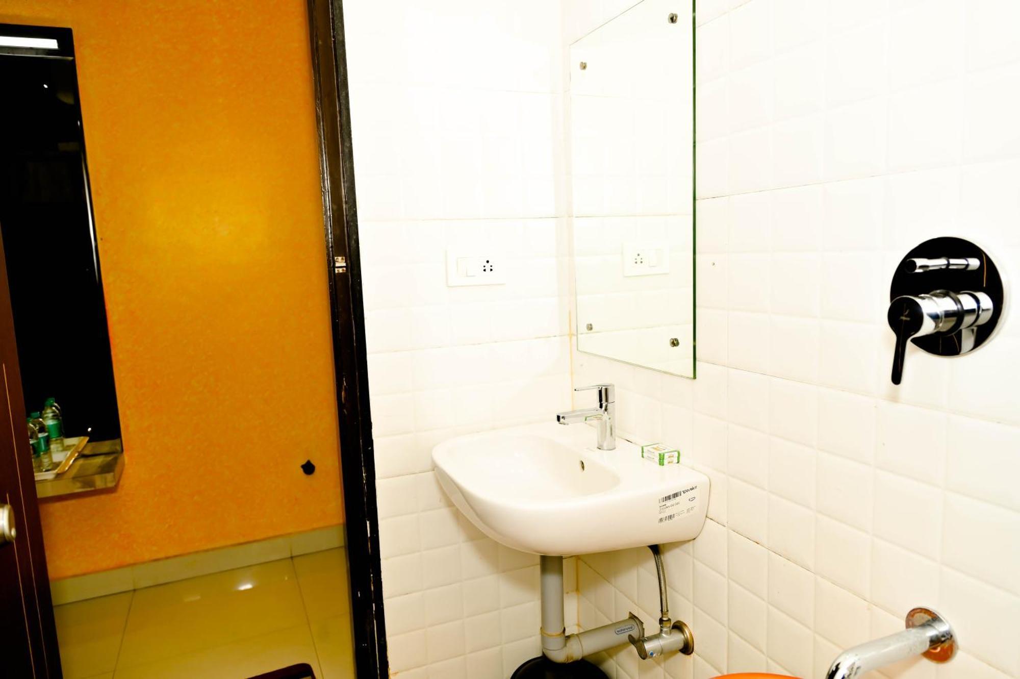 Townhouse Mk Hotel Chikmagalur Luaran gambar