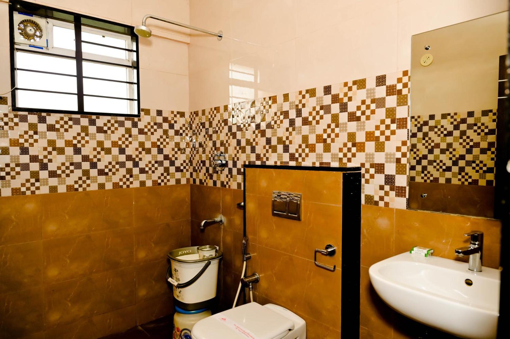 Townhouse Mk Hotel Chikmagalur Luaran gambar